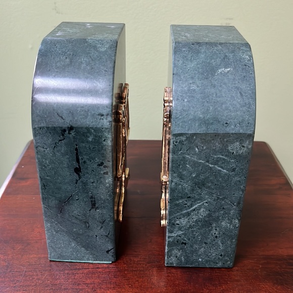 Green Marble Bookends with Gold Plated Scales of Justice - Picture 6 of 10